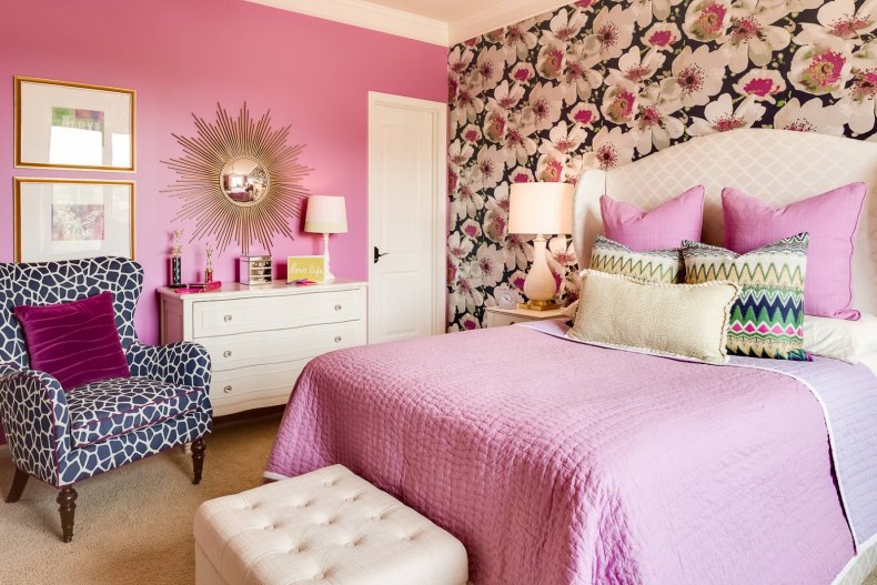 Какие обои выбрать для спальни: оптимальные цвета и рисунки для маленькой или большой спальной комнаты (150 фото идей)