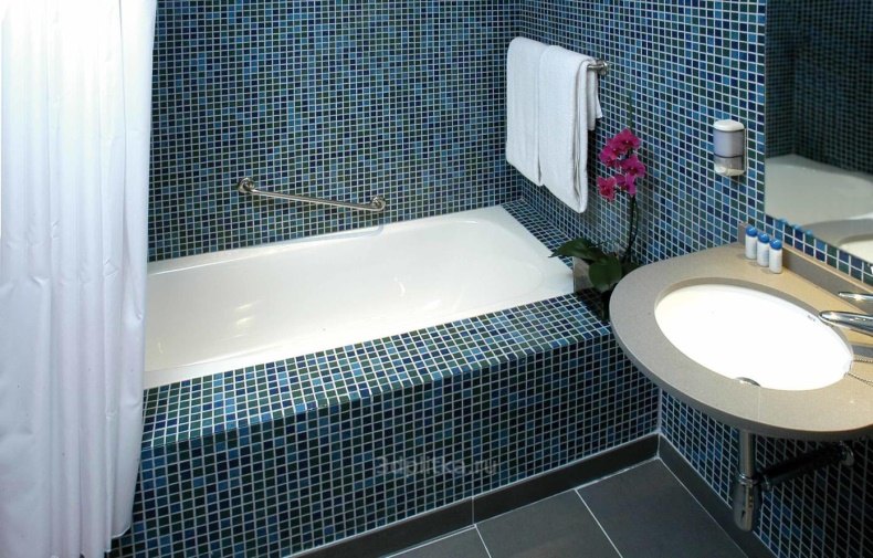 Мозаика для ванной комнаты: разновидности и варианты облицовки стен или пола реальные фото-примеры удачного дизайна
